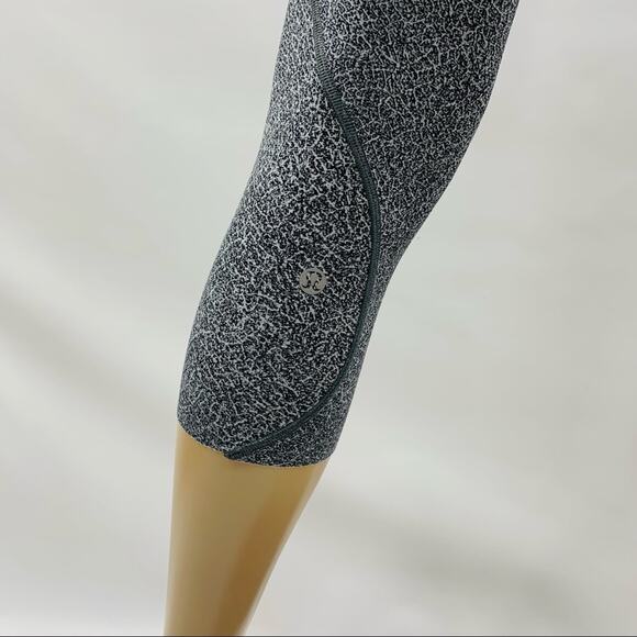 Lululemon Black White Dot Pattern Crop Leggings - Picture 7 of 12